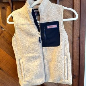 NWOT Vineyard vines cream fleece vest size small 8-10.